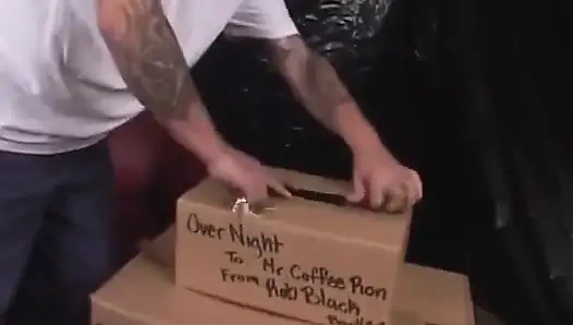 Mit handschuhen anal fisten bis zum mund und schlampiges chaos schmecken