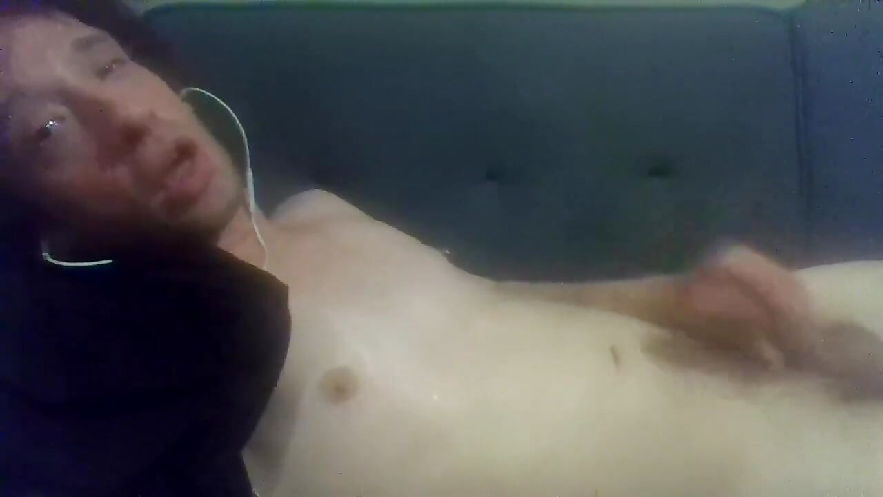 Diese leckere ladung sollte in deiner vollgespritzten muschi gewesen sein.... dann leck dich sauber ...
