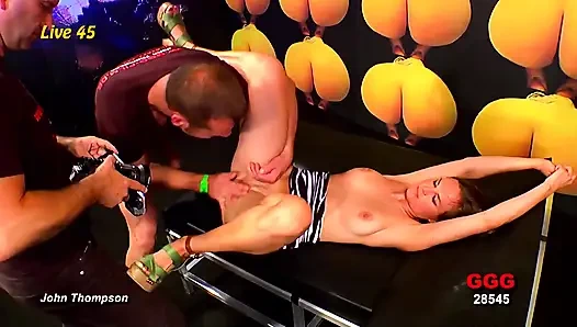 Asyalı Gözlükler Slut Fistets Cunt & Ass To Explode Squirt Fountains!