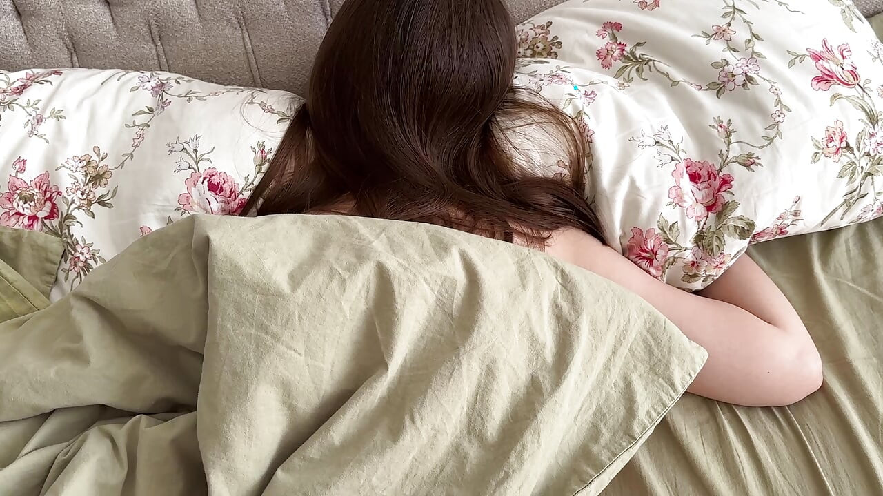 Horny Stepsis Invites Stepbro to Fuck Her. Ends with Huge Cumshot