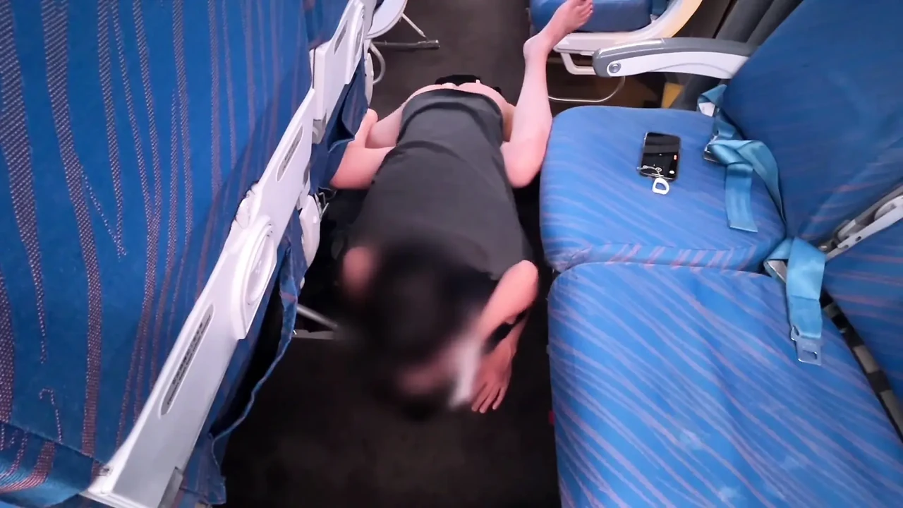 Flight Attendant Service Sex. Her Blowjob and Creampie Pussy Offered in Lieu of a Meal(#386)