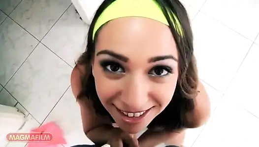 Mick Blue, kasık kılları olan sevimli bir gençle sikişiyor