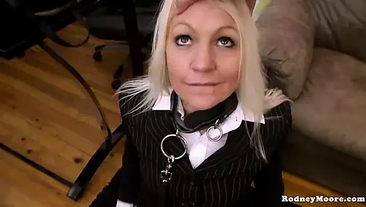 Милфа знает, как нужно работать со спермой и для нее