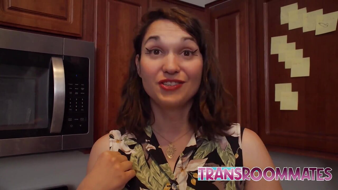 Trans ljepotica uzbuđena što će jebati svog idola