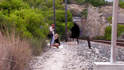 Teen bitch with big ass is picked up for the outdoor beach fuck