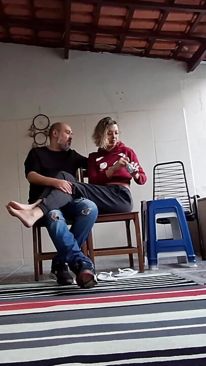 Nagovorio sam svoju udanu susjedu da se sa mnom u dvorištu.