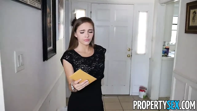 PropertySex - горячая молодая миниатюрная риэлторка трахает клиента на продажу