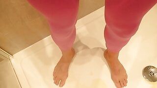 Mijando nas minhas leggings rosa