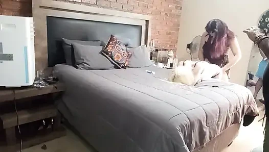 Too hungry y girls and two horny old men