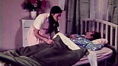 एक शरारती नर्स का मुख-मैथुन महान है (1960 का विंटेज)