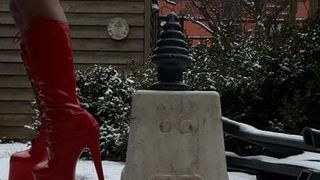 Buitenshuis sneeuw - extreem hoge 17 cm rode mietjeshakken - blondine