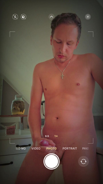 Cumshot keittiössäni.