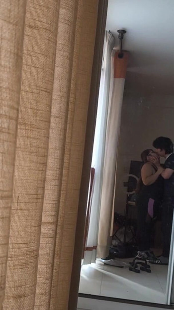 I kiss passionately with single mom who really wants to do crazy things | Clip 2