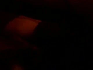 Пытаюсь фистить и шлепать киску