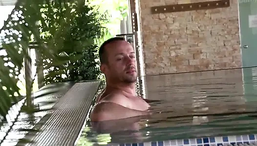 Грудастые милфы трахают молодые жесткие и большие члены, стремящиеся удовлетворить каждую их похоть