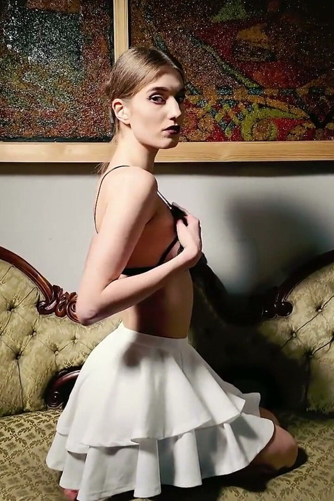 Niesamowita sesja wideo modelka Mary Moon Topless