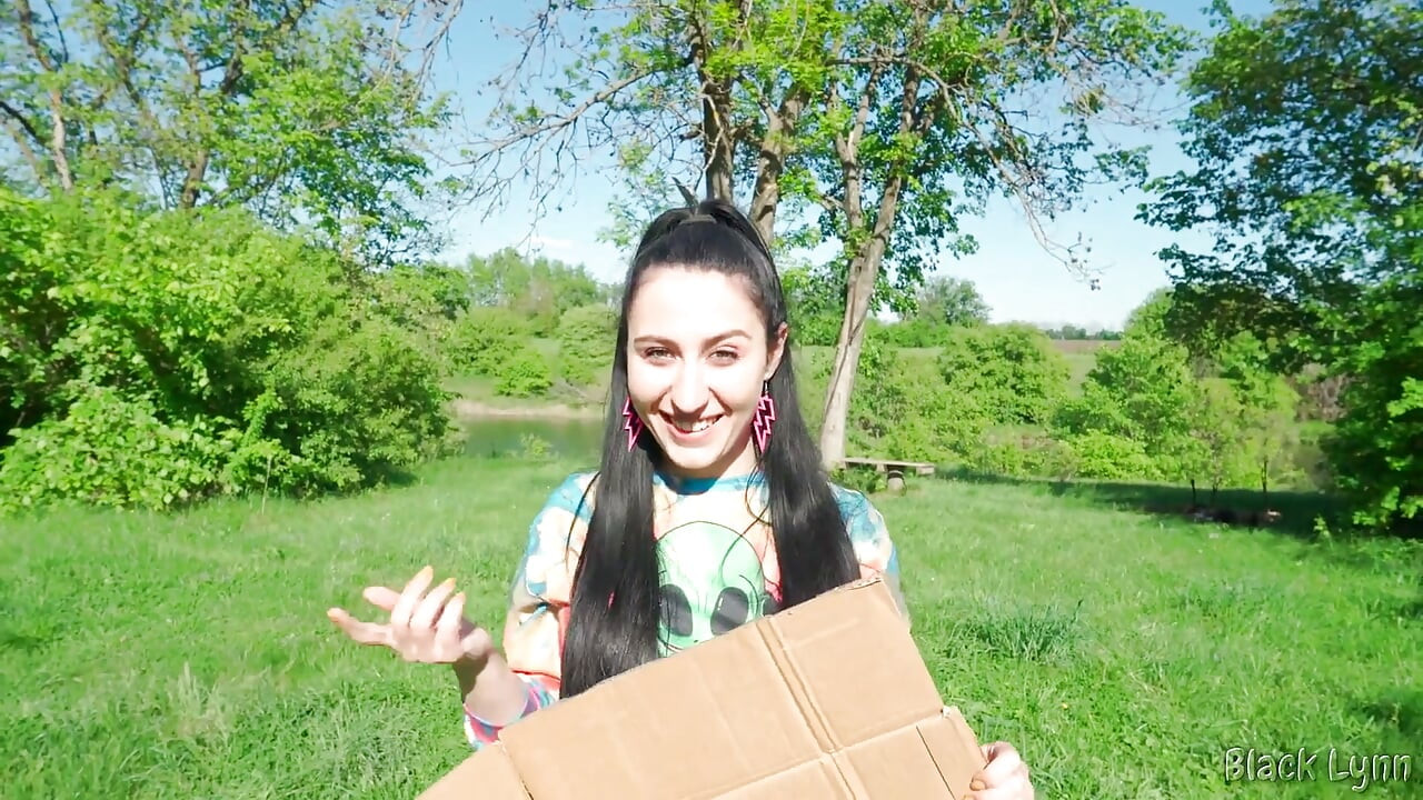 Brunette Hippie Makes Outdoor Handjob for Free