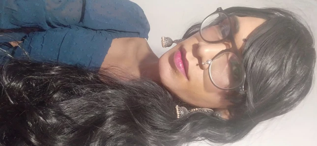 Hintli travesti kamerada tek başına boşalıyor