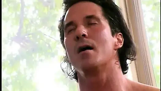 Dua lesbian muda yang hot suka banget memeknya dientot sama kontol besar