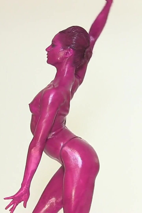 Latihan fleksibel dengan body painting