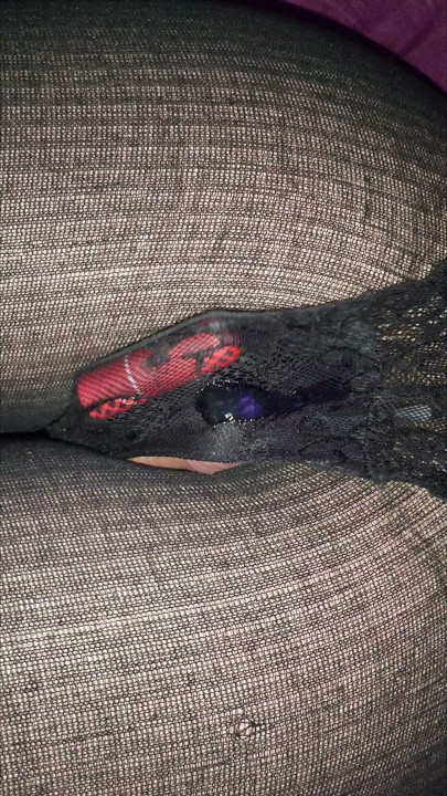 Femboy Hands free spermă pe propriul cur prin chiloți