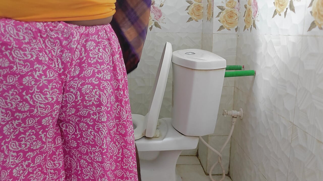 New Married Desi Husband Wife Fucks in Bathroom