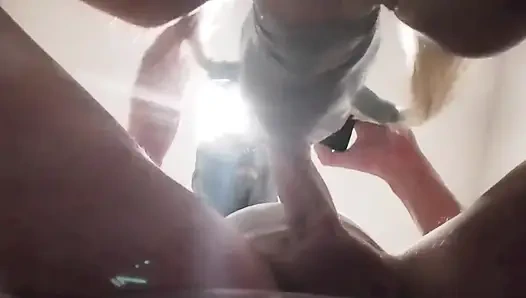 23 минуты, когда MILF сосёт член и кончает у неё во рту