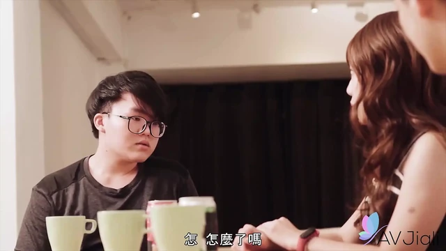 Sexy Taiwan Babe Yoyo Has an Old Friend From Uni Visit Her and Fuck Her