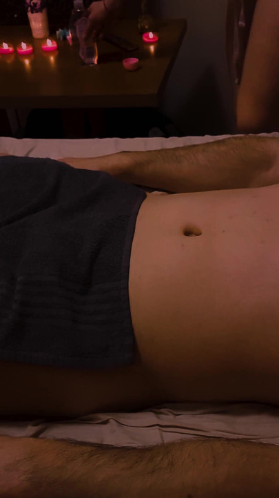 Momento icônico de "Massagista tesuda se apaixona pelo meu PAU e não para de chupar - THAI erotic nuru MASSAGE"