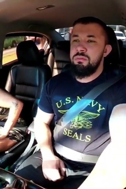 यातायात में मुख-मैथुन: श्यामला दिखाता है उसके स्तनों और कार में सब कुछ चूसता है