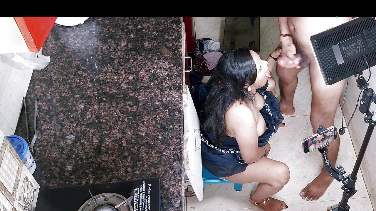 Indian mami bhanja real homemade sex Video Shooting in kitchen.