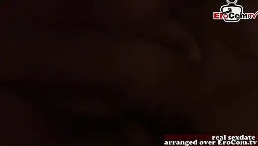 Echtes junges verliebtes Paar geht zum Porno casting