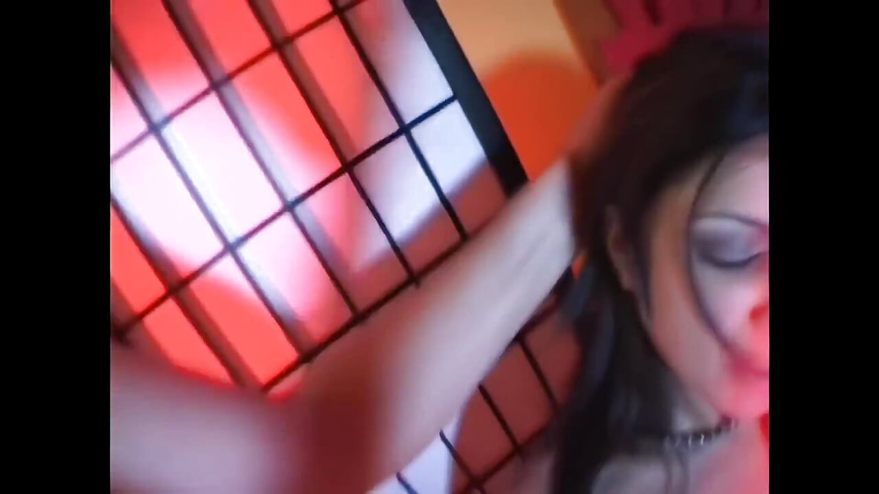 דז'ה וג'יה: שלישיות וזיון אנאלי קשוח