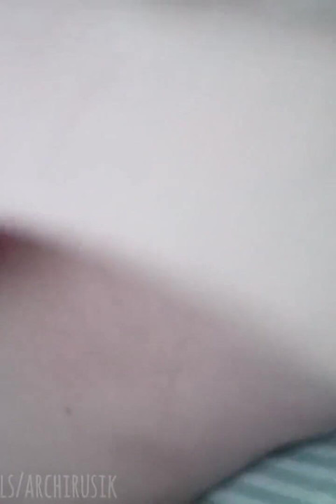 Baba ateşli boşalmak için bir kadın oğlanla sikişiyor!