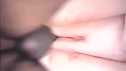 Зависимость большого черного члена - 100% любительское и домашнее порно видео. Милфы пристрастились к большому черному члену и межрасовому шпилингу.