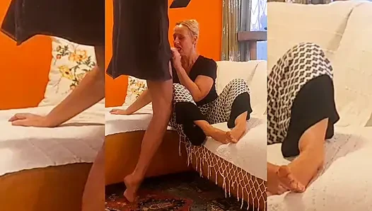 Amatör Sarışın Olgun Eş Arada Oral Seksten Hoşlanıyor