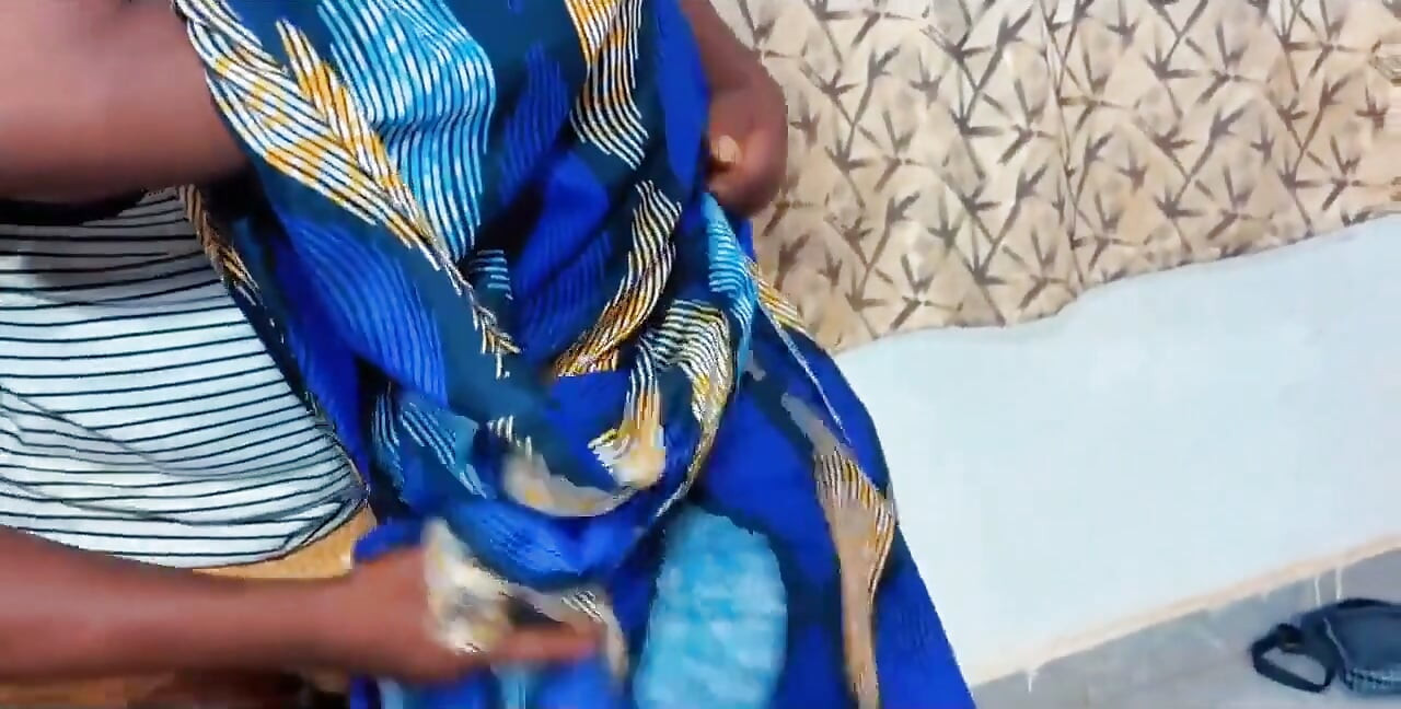 Entregador fodendo pequena senhora em seu apartamento