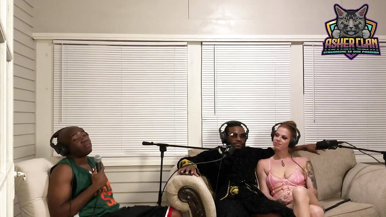 The Fox and the Hounds - foxi vixen bergabung sama mrflourish dan cowok untuk podcast khusus orang dewasa