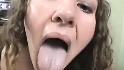 Holy обожает сперму на ее сиськах