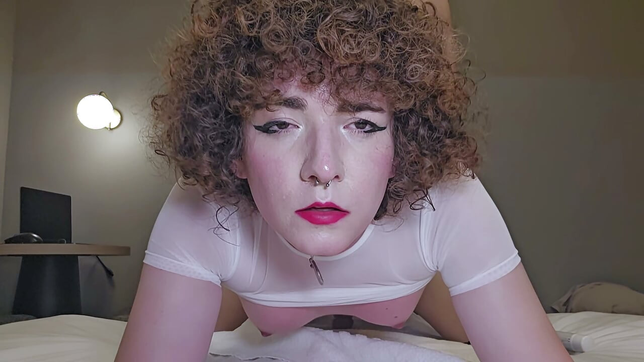 Trans-femboy prezervatifsiz sikiliyor (yüz yakın çekim) - lexavale