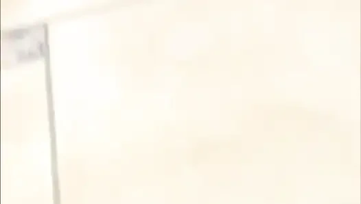 Nyllady играет с обувью и болтает в мебельном магазине