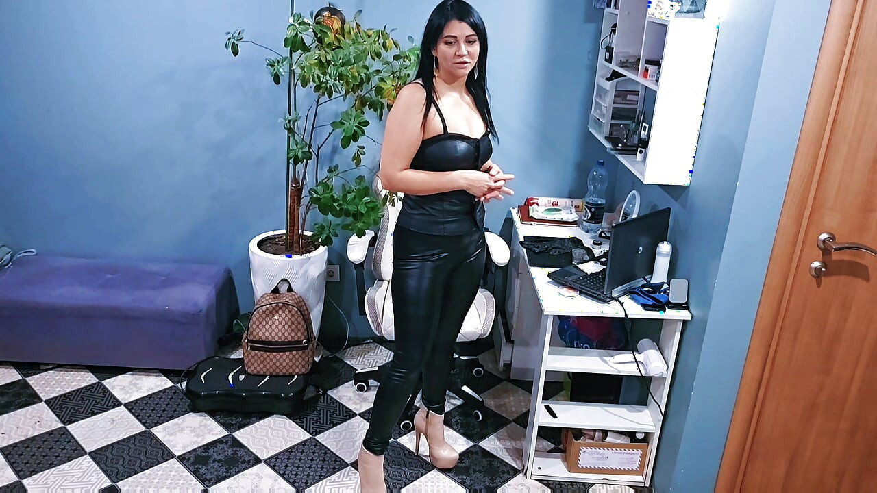 El Jilguero De Papá Lame Mi Coño. Seducido Y Apestoso.