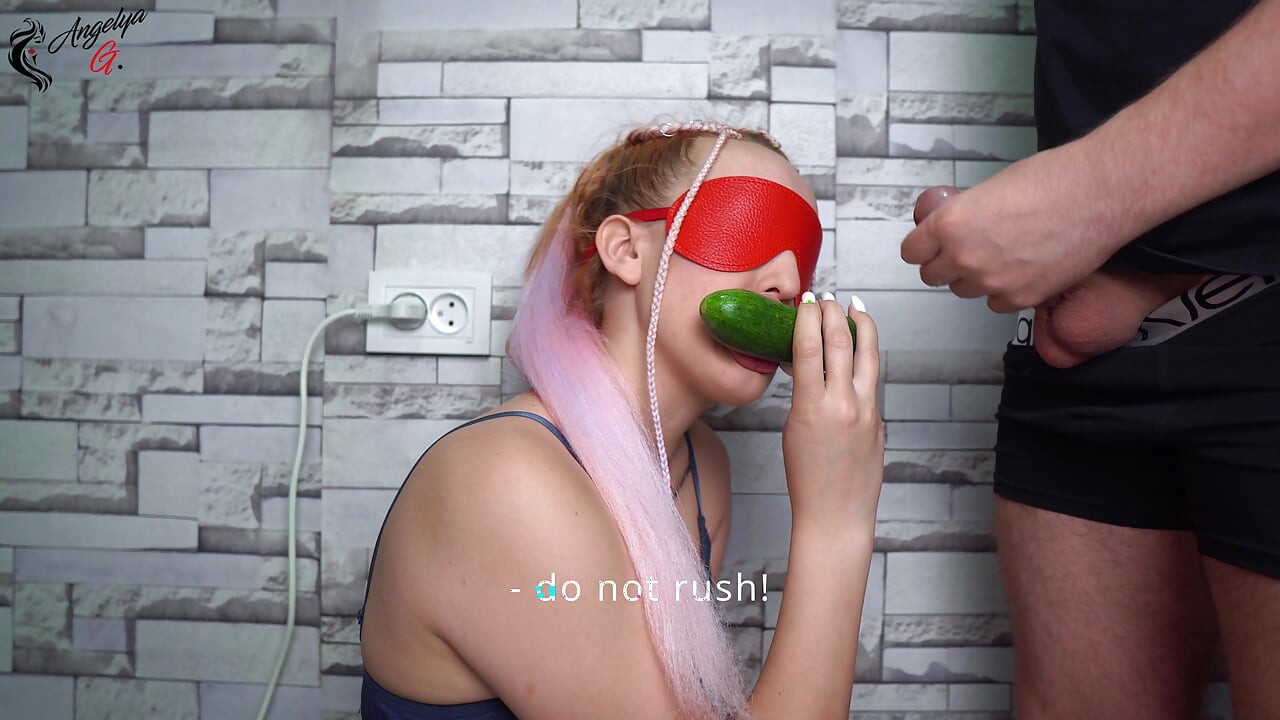 Ma demi-sœur dans un jeu de fruits ! Elle a adoré la bite ! Surprise !