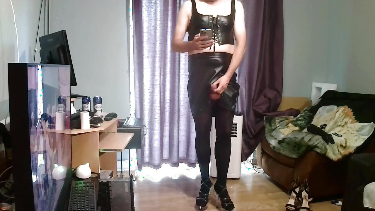 Maninboots Cumming with a Pulsating Anal Toy