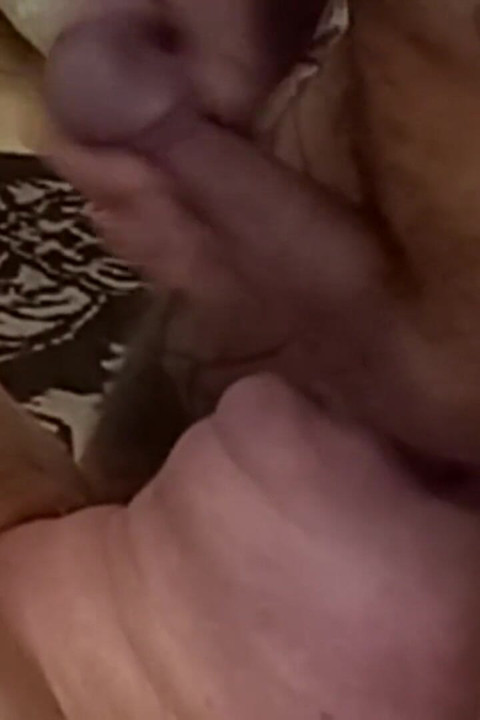 Gozando em uma milf gorda depois da masturbação do pênis