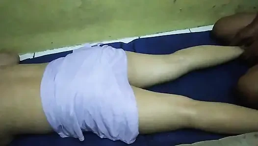 Pijat bokong Tante genit yang suka ngemut kontol