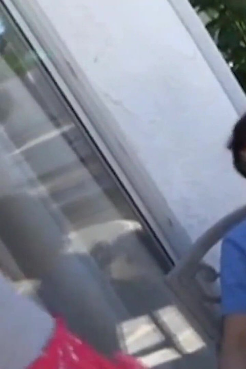 Canı sıkılan üvey kız üvey babasının yarağını bindiriyor