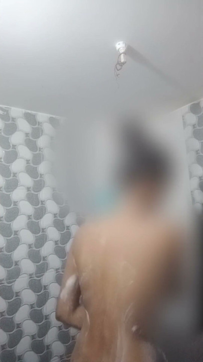 Desi Girl Bathing and Pissing | Clip 1