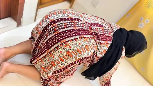 Ibu tiri muslim mesir dengan pantat bahenol terjebak di bawah ranjang sebelum dia mau seks anal dariku!