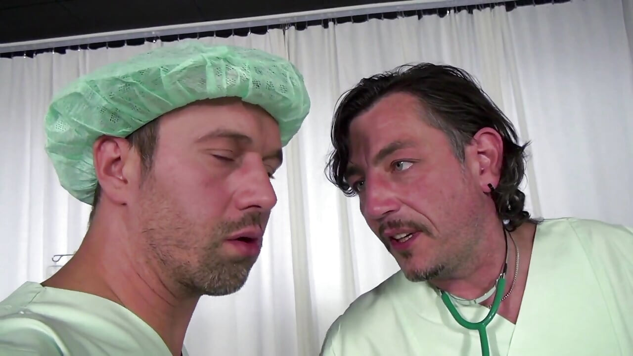 Big ass mature gets her ass smashed in threesome